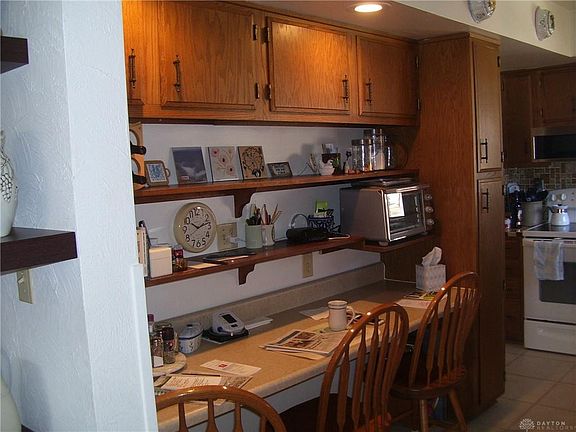 5th image of 664 N Monroe Dr