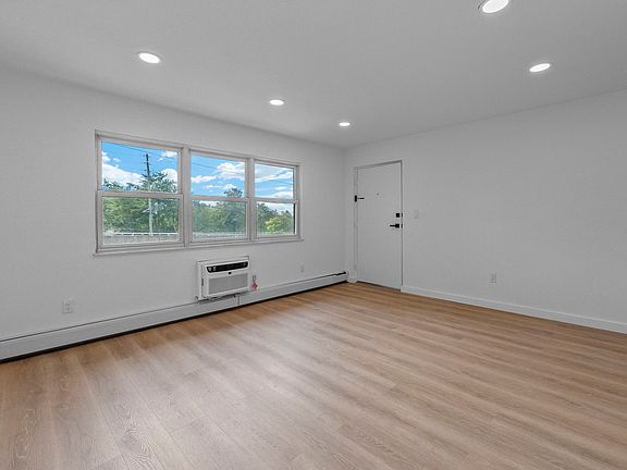 3rd image of 313 Grantwood Blvd APT 10