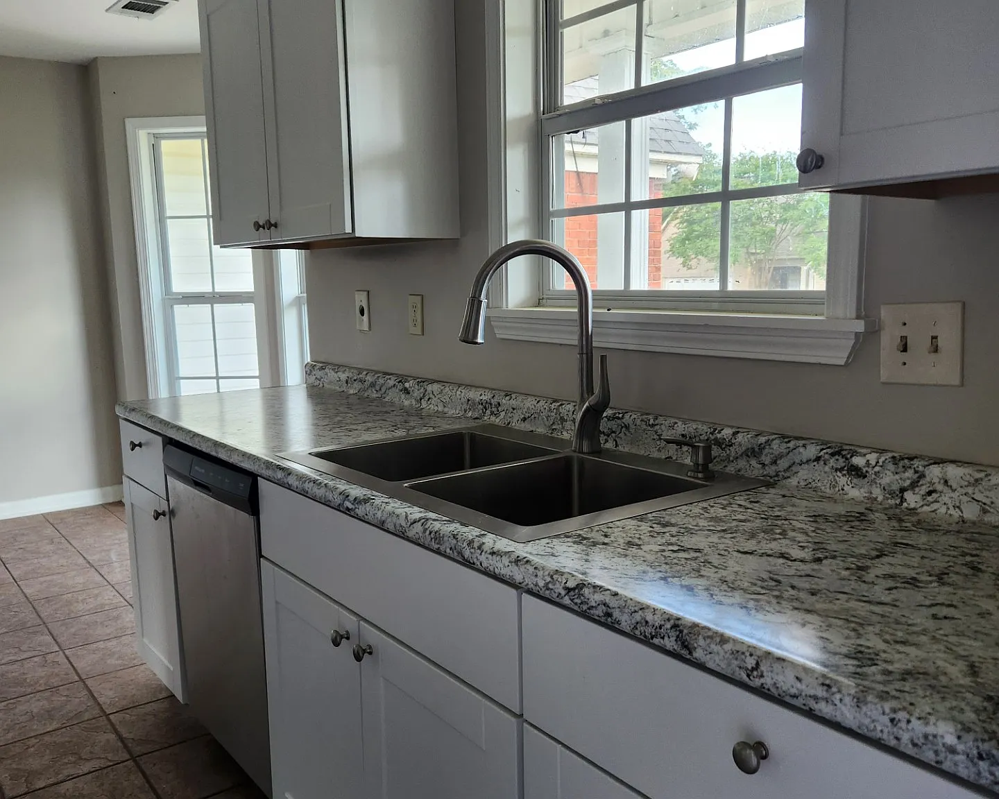 146 Garden Terrace Dr — Photo 2