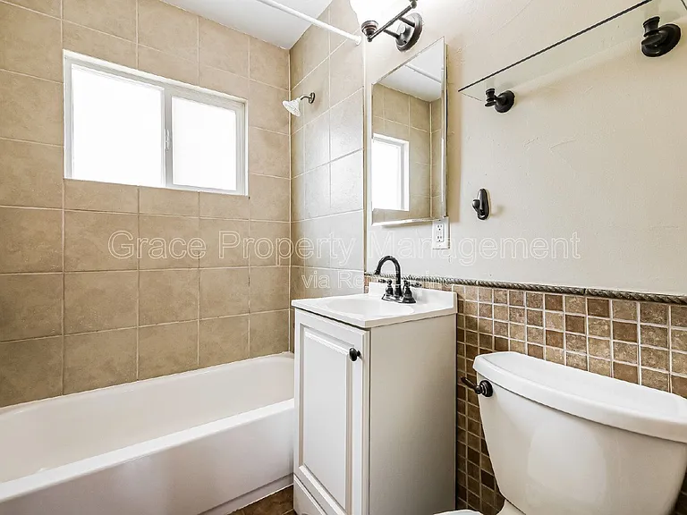 1611 S Julian Way — Photo 9