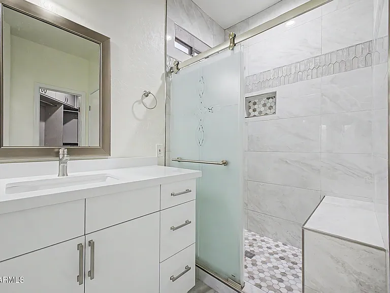 1015 E Irma Ln — Photo 21