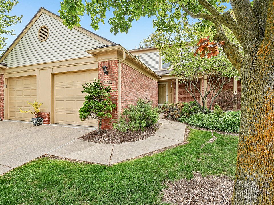 1st image of 3123 Village Cir