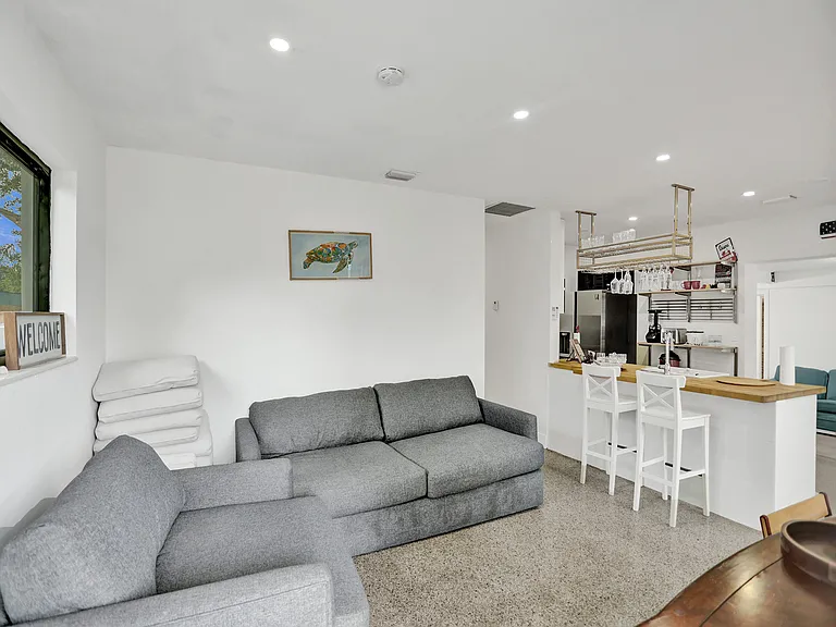 4030 SW 33rd St — Photo 5