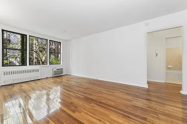 Rented by MNS | media 6