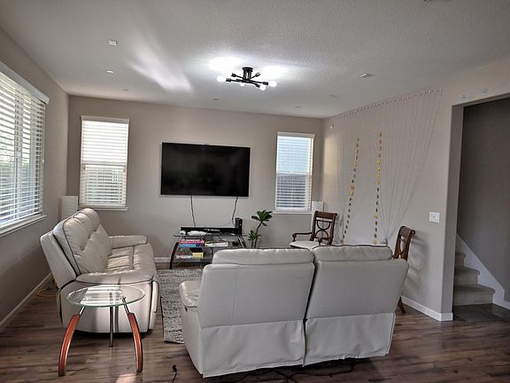 4th image of 3177 Welton Cir