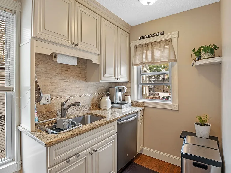 147-149 Pearl St #2 — Photo 4