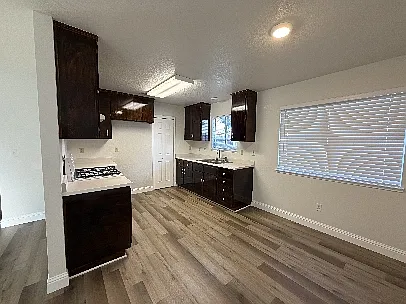 817 Redwood Ave — Photo 5