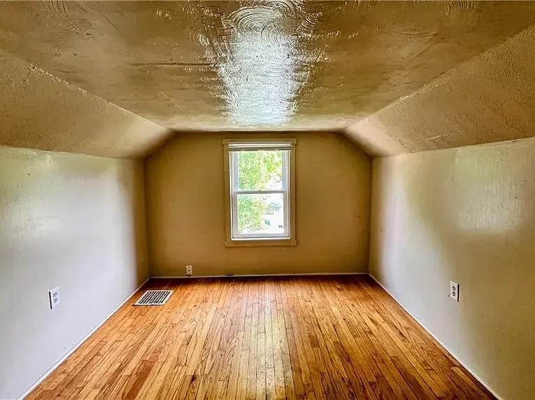 1675 E Decatur St — Photo 5