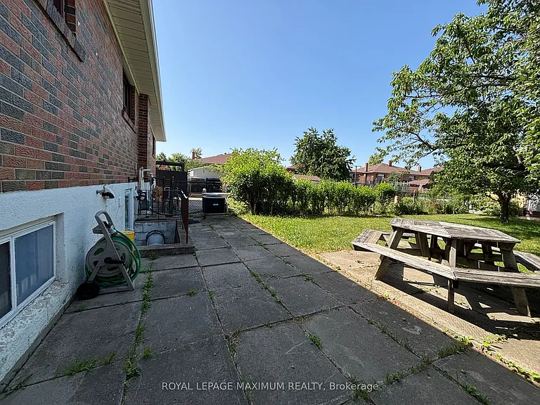 54 Hisey Cres W — Photo 23