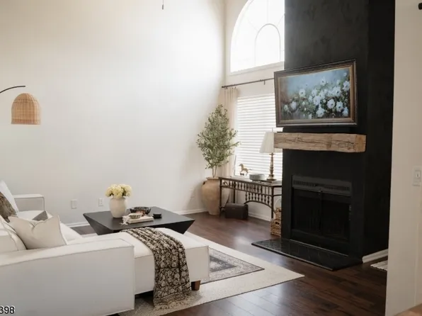 2 Bentley Ct, Bedminster Twp., NJ 07921