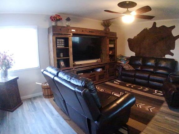 4th image of 870 Fig Ave
