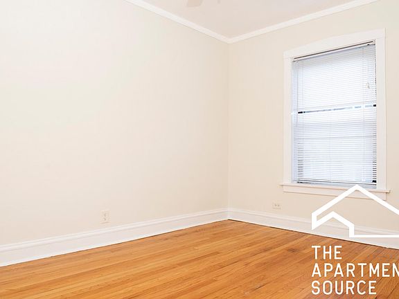 3rd image of 3323 N Lakewood Ave #G