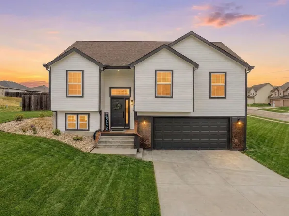 1509 Hickory Ln, Junction City, KS 66441