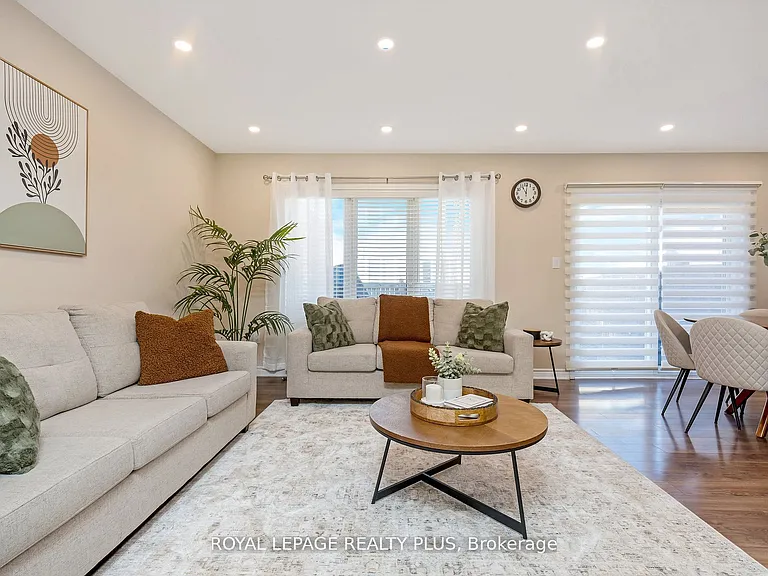 1542 Gainer Cres — Photo 8