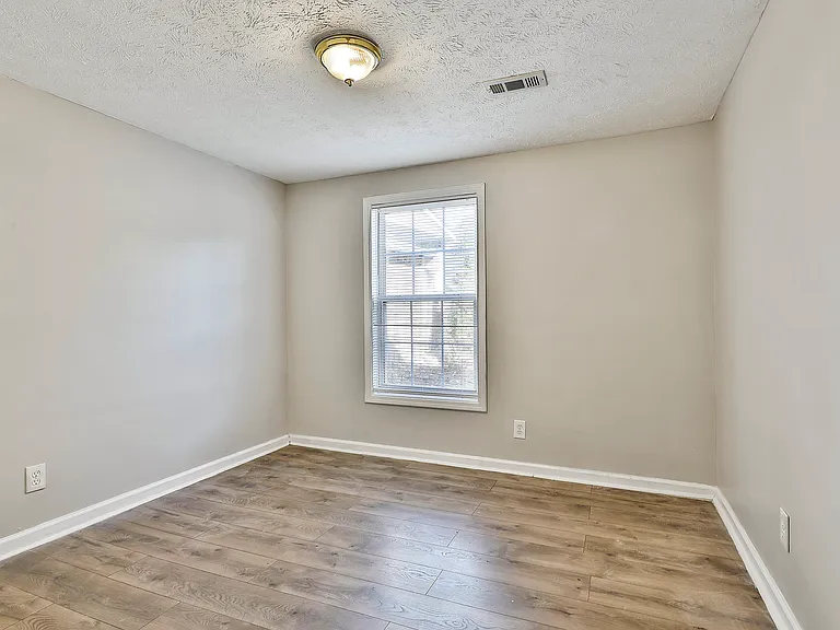 105 Hamilton Rd — Photo 8