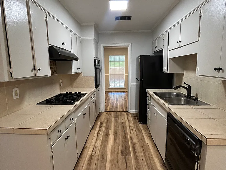 1152 Ferncrest Dr — Photo 5
