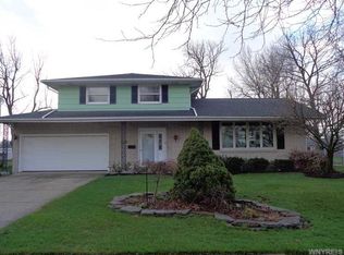 65 Willow Green Dr, Amherst, NY 14228