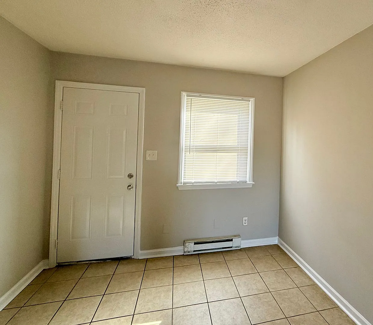 Montcalm St. 1132 Unit 3 — Photo 3