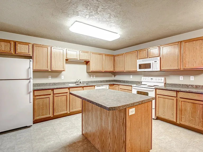 Hawk Pointe Apartments — Photo 11