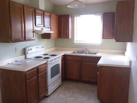 4th image of 646 Hollomon Dr