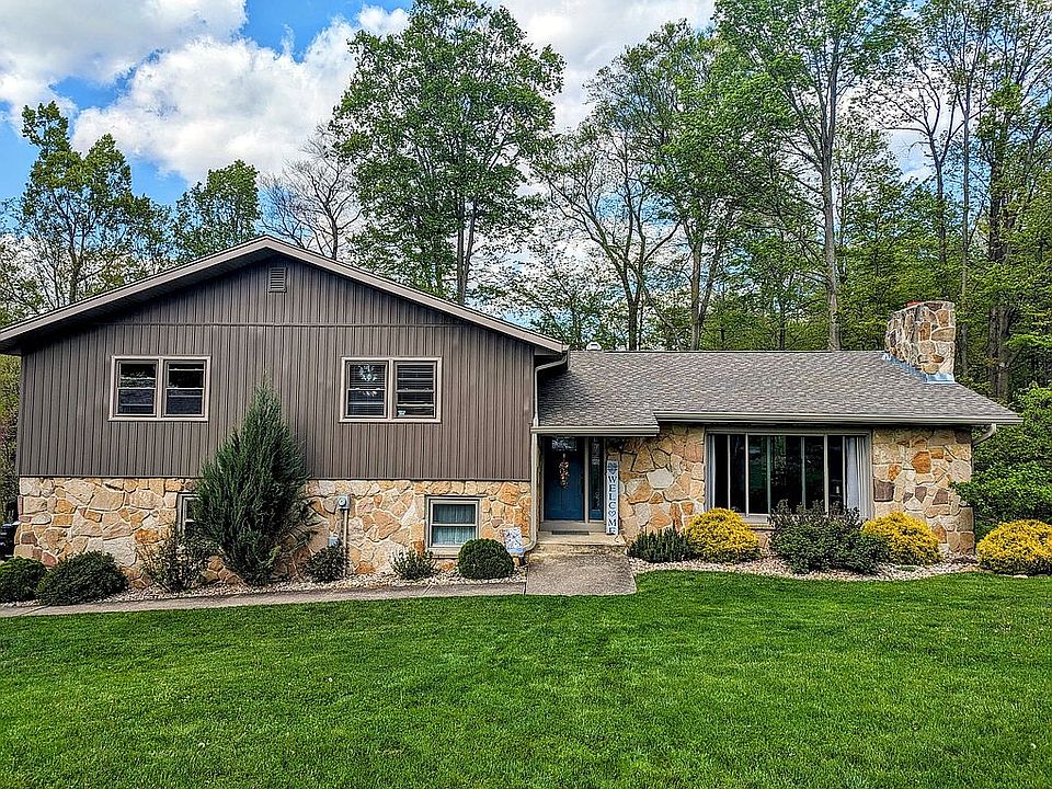 1st image of 1052 Oak Hill Cir