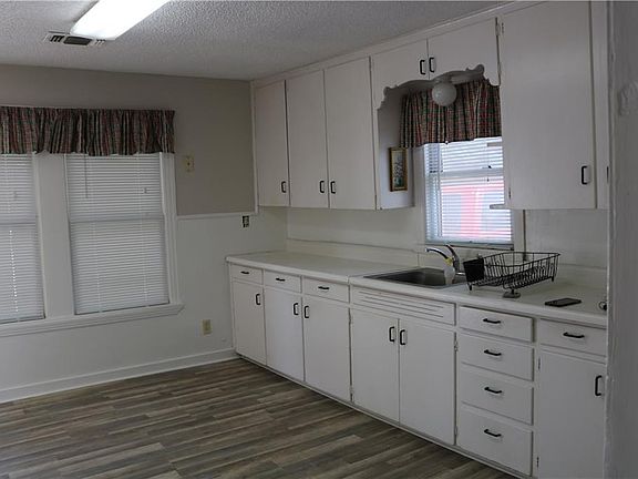 5th image of 111 Cottonwood St
