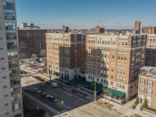 1028 E Juneau Ave APT 303, Milwaukee, WI 53202