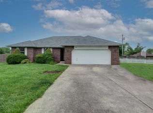 402 E Chet Atkins Ct, Nixa, MO 65714