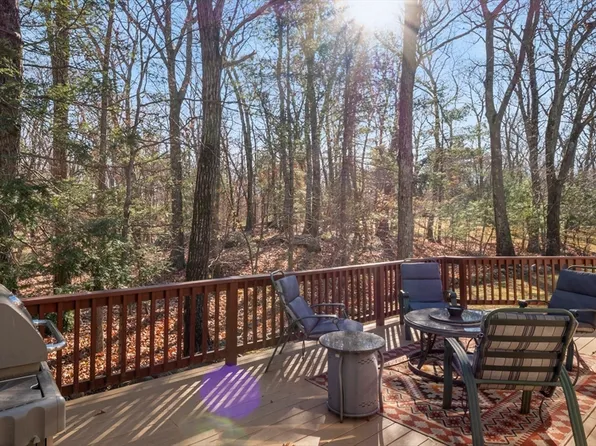 15 Oakwood Knoll Rd, Ipswich, MA 01938