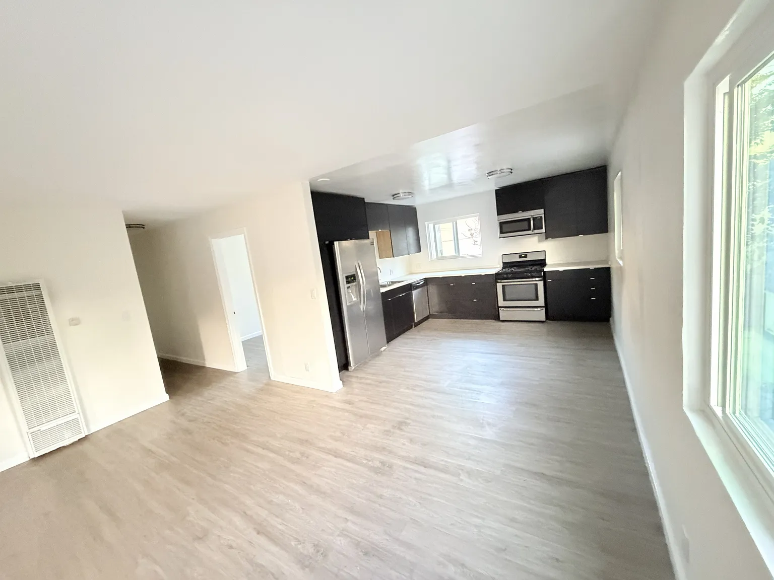 3 bed, 1100 sqft, $3,250 — Photo 3