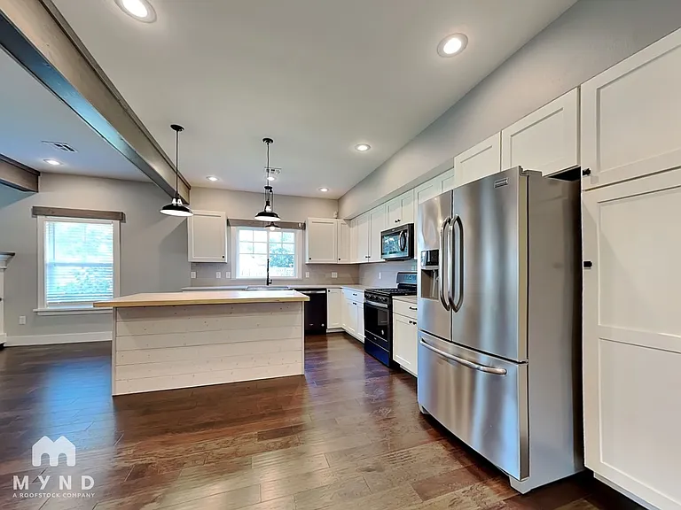 405 S Carl St — Photo 3