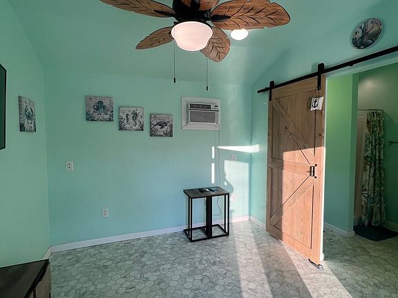 4th image of 94 Horn Cir