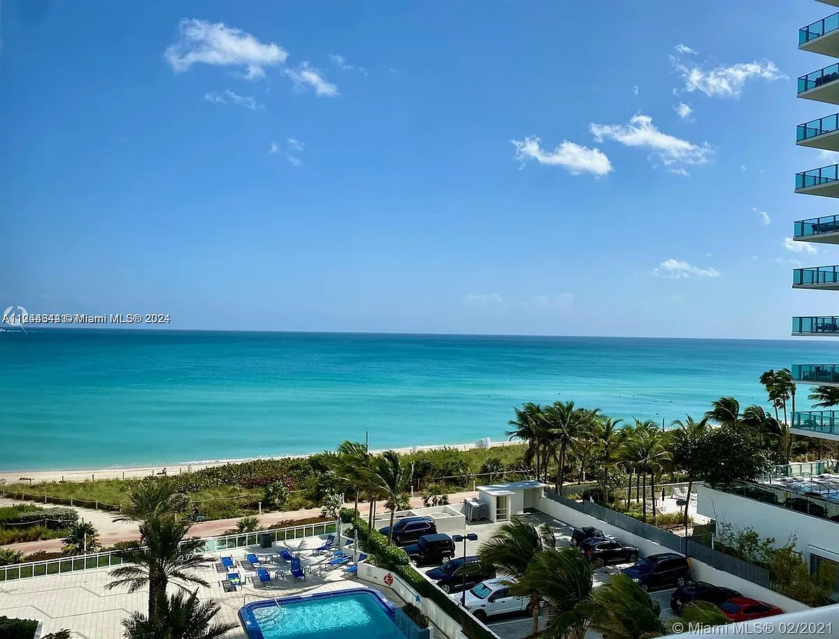 Building Photo - 6917 Collins Ave #809
