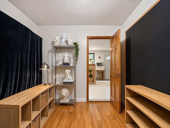 3rd image of 464 Quincy St