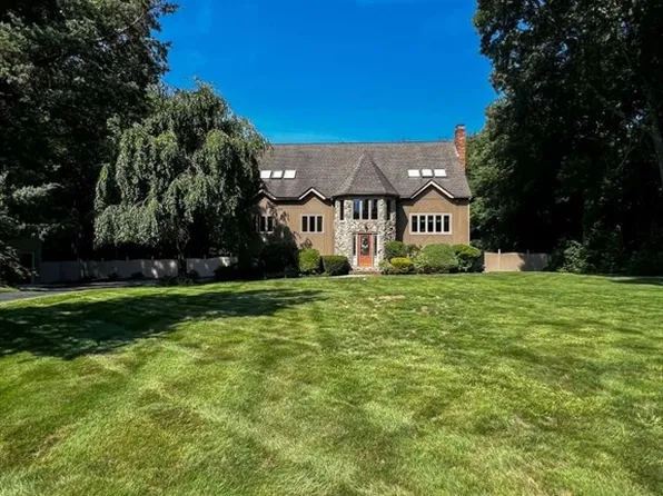 26 Liberty Hill Dr, Blackstone, MA 01504