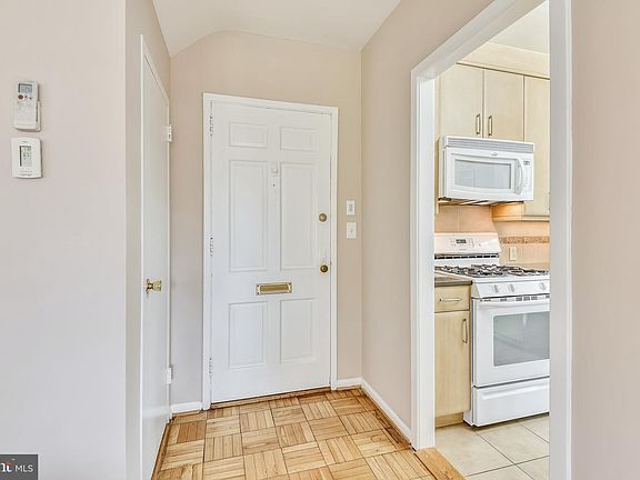 5th image of 1653-1653 Mount Eagle Pl #1655