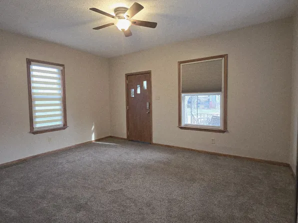 138 E Main St, Girard, OH 44420