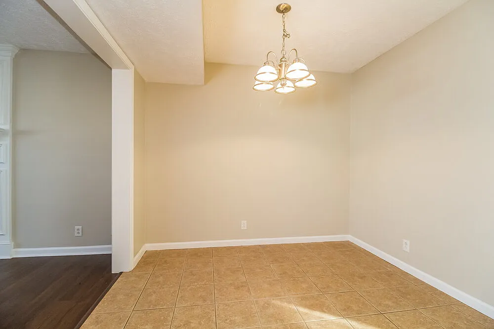 3 bed, 2.5 bath, 1988 sqft, $3,400 — Photo 4