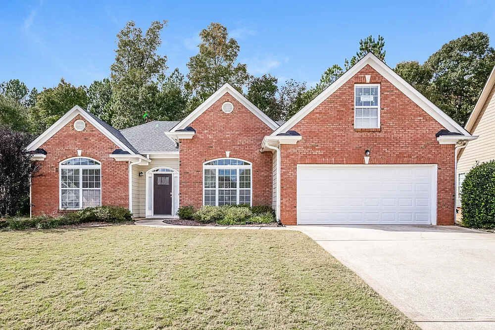 3 bed, 2.0 bath, 2355 sqft, $2,245 — Photo 1