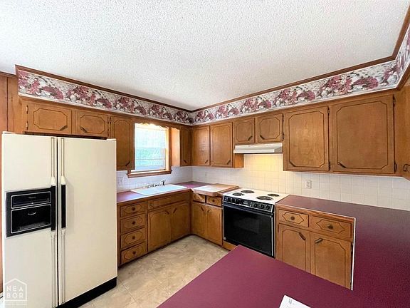 3rd image of 635 Singleton Rd