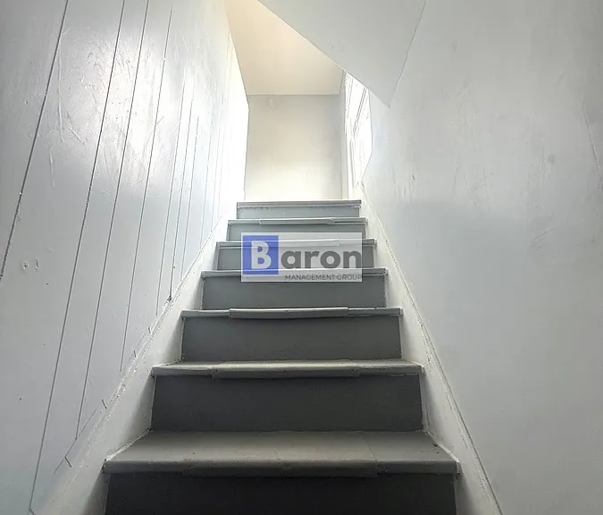 1866 Knox St — Photo 6