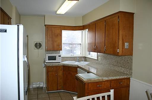 3rd image of 1639 E Linden St
