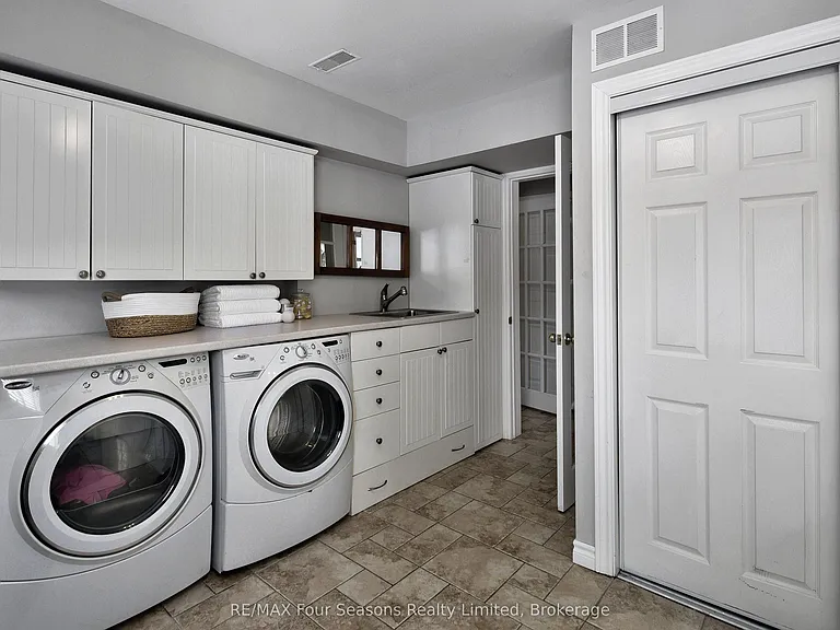 104 Lauries Ct — Photo 22