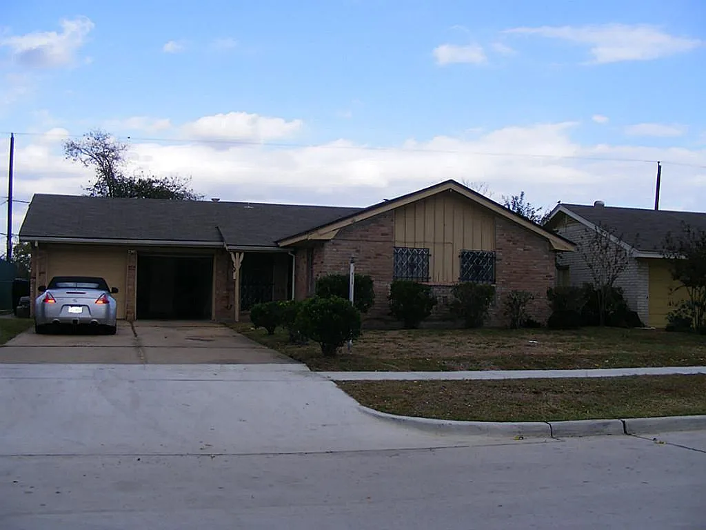 3 bed, 2.0 bath, 1621 sqft, $1,700 — Photo 1