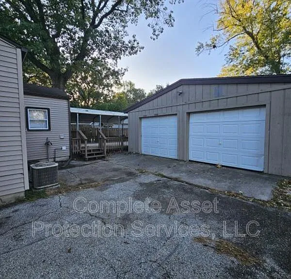 1119 E 39th Pl — Photo 10