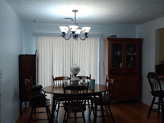 5th image of 202 Birch St