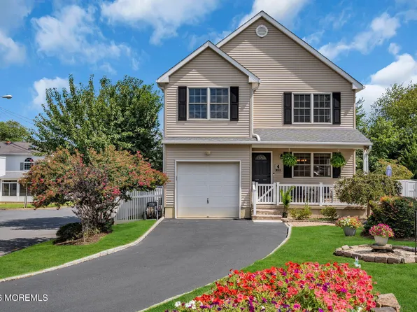 4 Wood Ave, Port Monmouth, NJ 07758