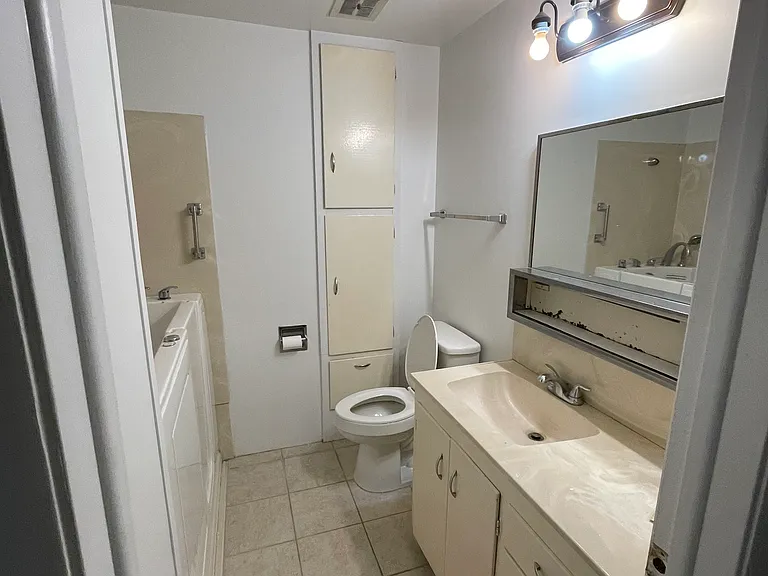 345 W 600 N — Photo 20