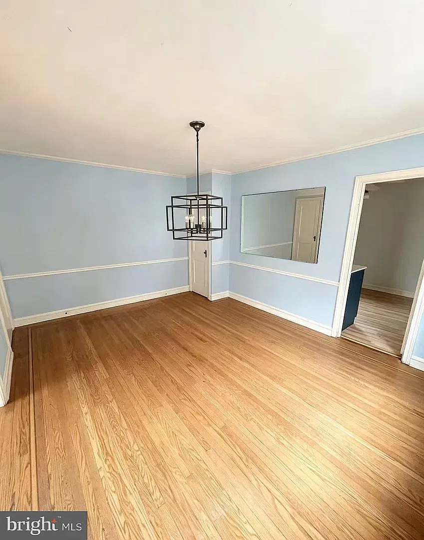 3 bed, 1.5 bath, 1376 sqft, $1,800 — Photo 2
