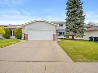 4 Wild Rose Pl, Strathcona County, AB T8H1H1